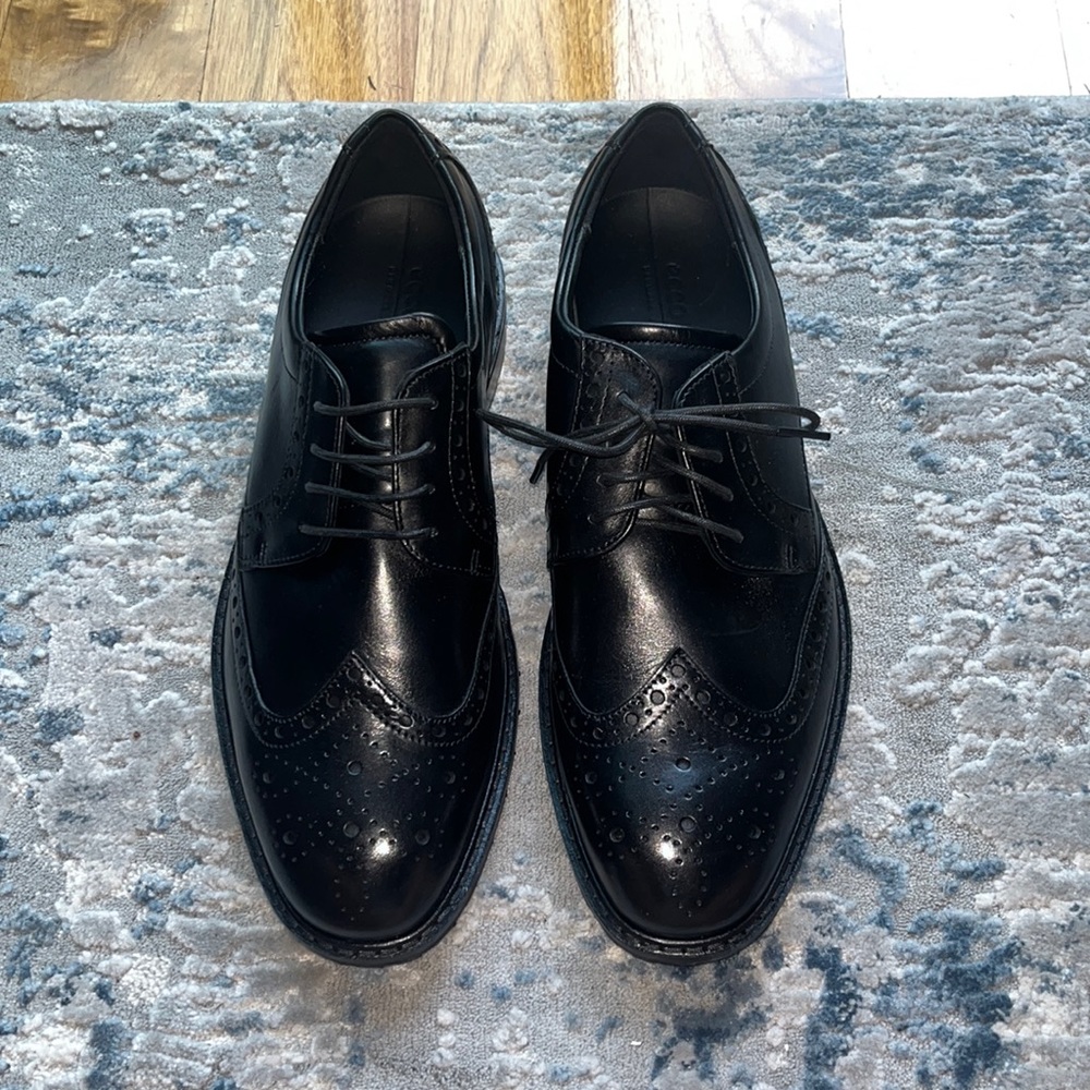 ECCO Vitrus black leather Oxford shoe